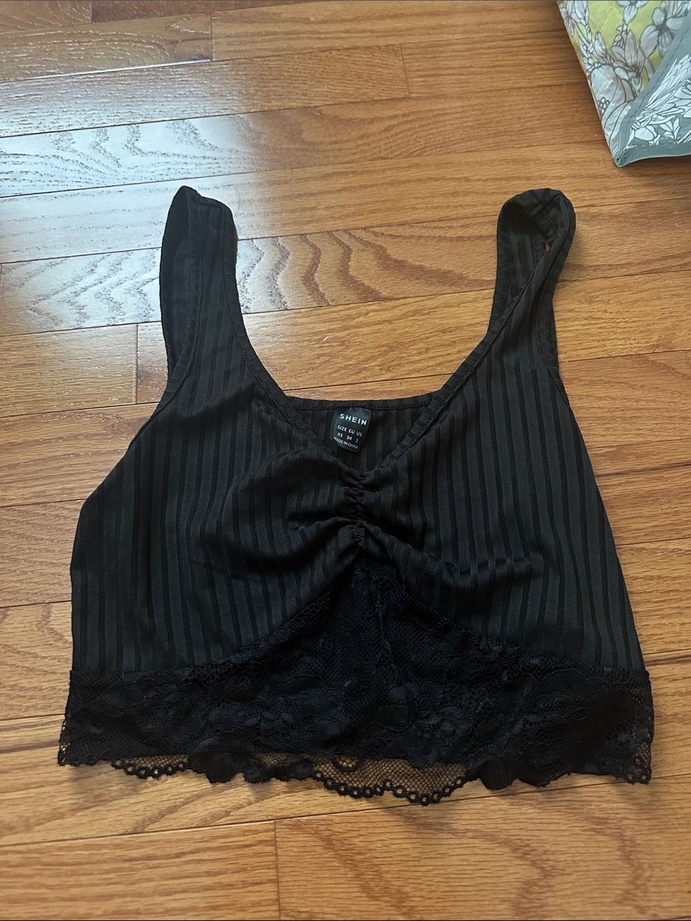 SHEIN Black Ribbed Lace-Trim Cropped Tank